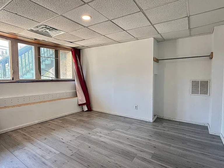 1300 Main St — Photo 4