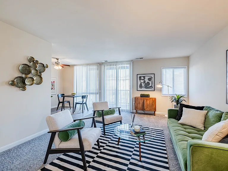 The Hanover Apartments — Photo 12