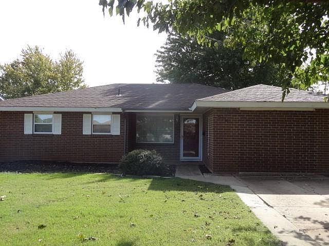 1st image of 612 W 10th St