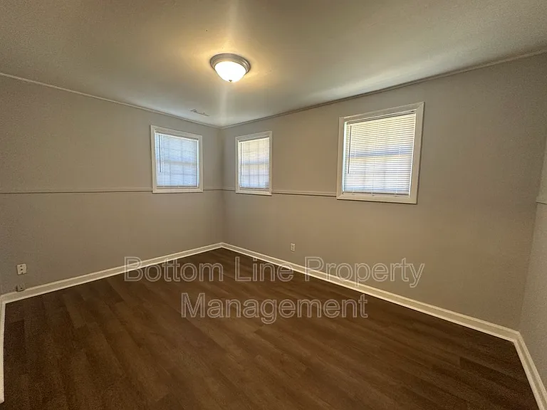 1261 Thelbert Dr — Photo 6