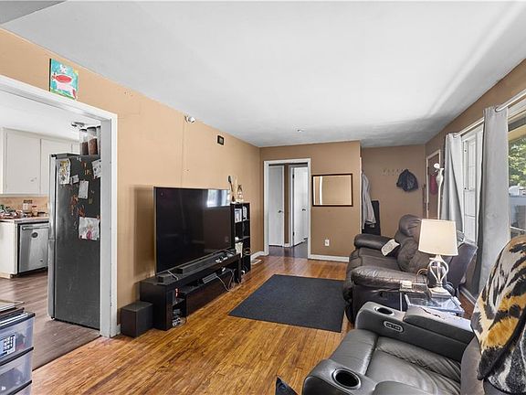 4th image of 9125 Cherry St