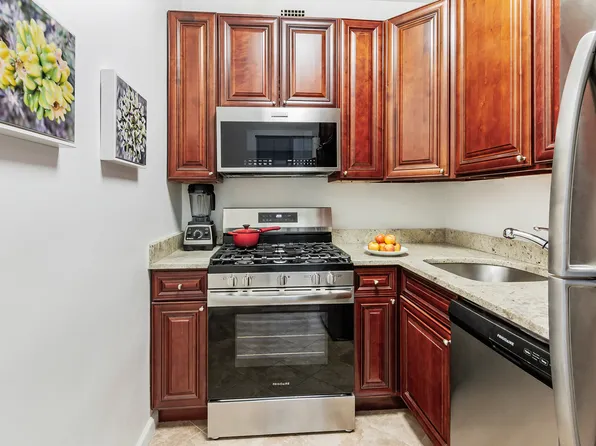 555 Kappock Street image 8 of 9