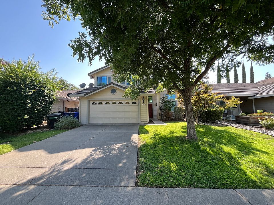 1st image of 142 Oxburough Dr