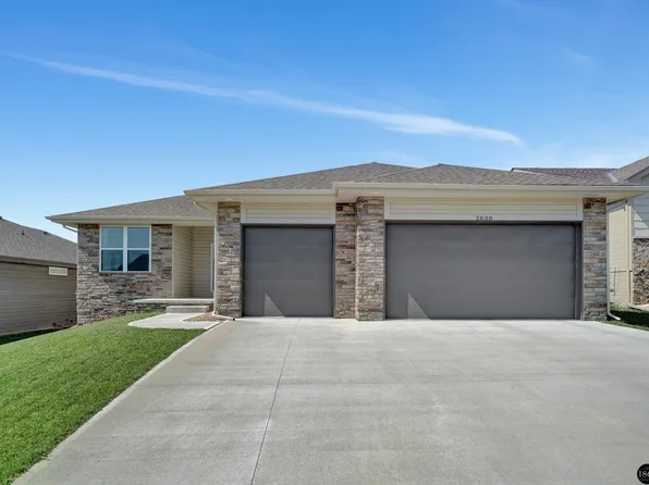 2030 Geri Cir, Cir, NE 68147