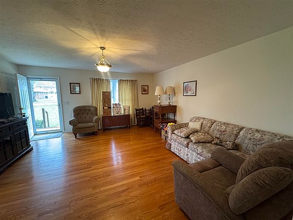 3rd image of 160 Cherokee Dr