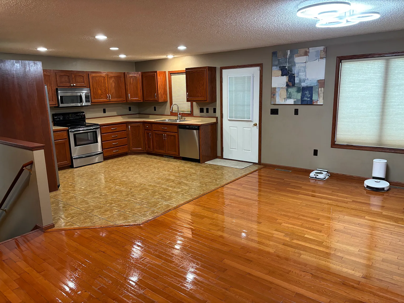 3 bed, 1900 sqft, $1,975 — Photo 4