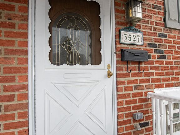 3rd image of 3527 Chalfont Dr
