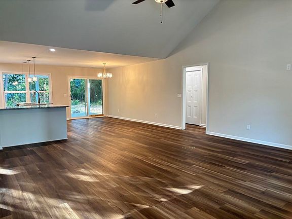 4th image of 3125 Foxcroft Cir