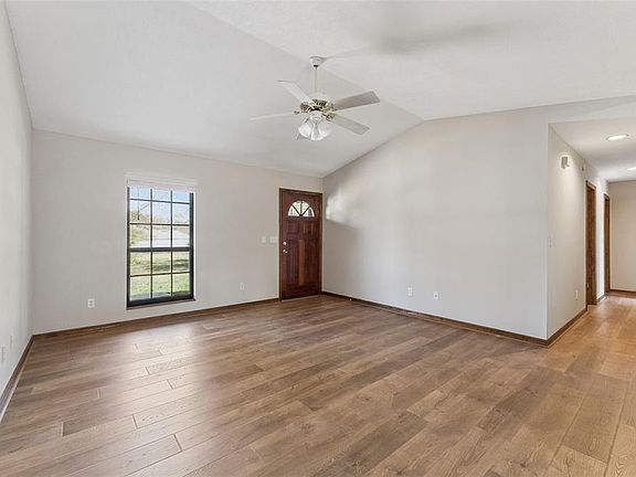 5th image of 155 W Highbanks Rd