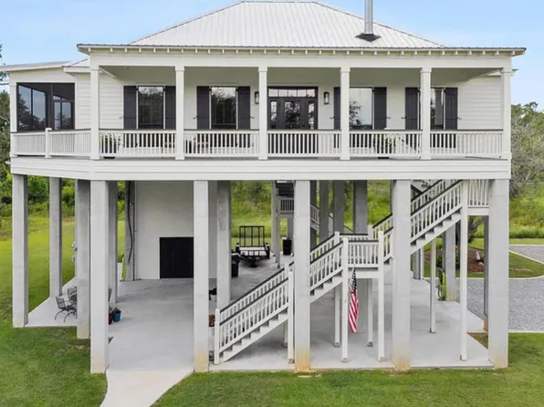 106 Burnett St, Bay Saint Louis, MS 39520