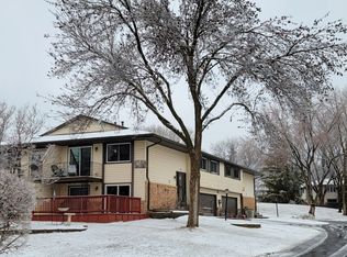 6594 Upper 35th St N, Oakdale, MN 55128