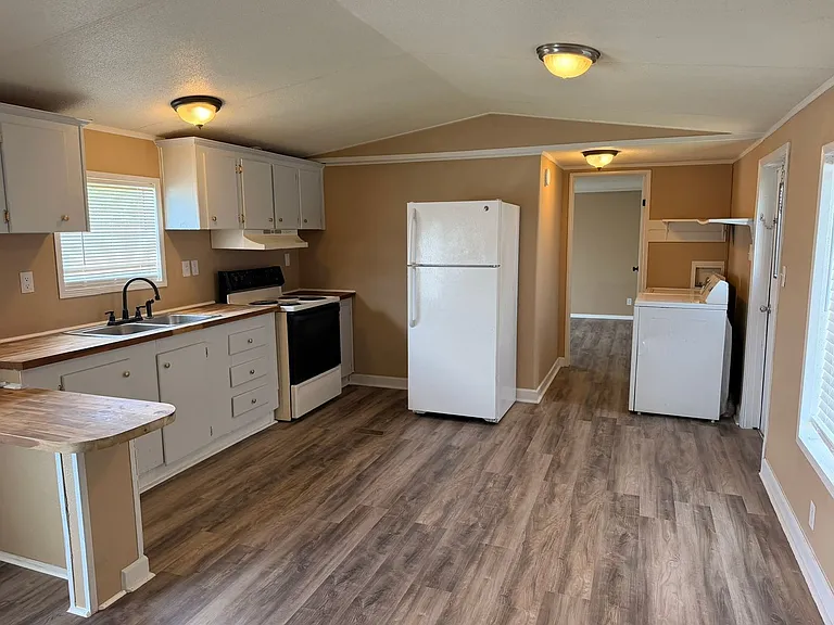 4512 Carla Ln #L — Photo 2