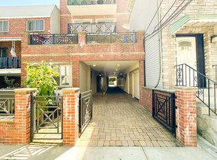 25-47 23rd St #1R, Astoria, NY 11102