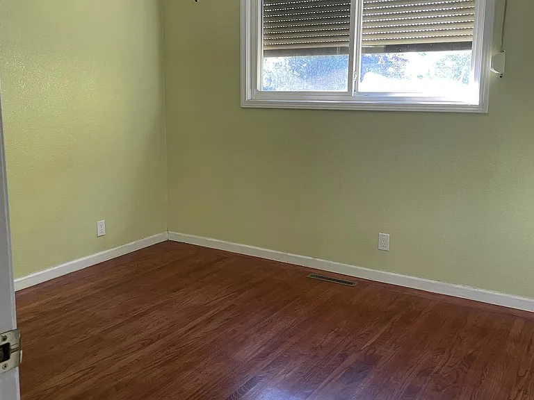 954 Colusa Ave — Photo 13