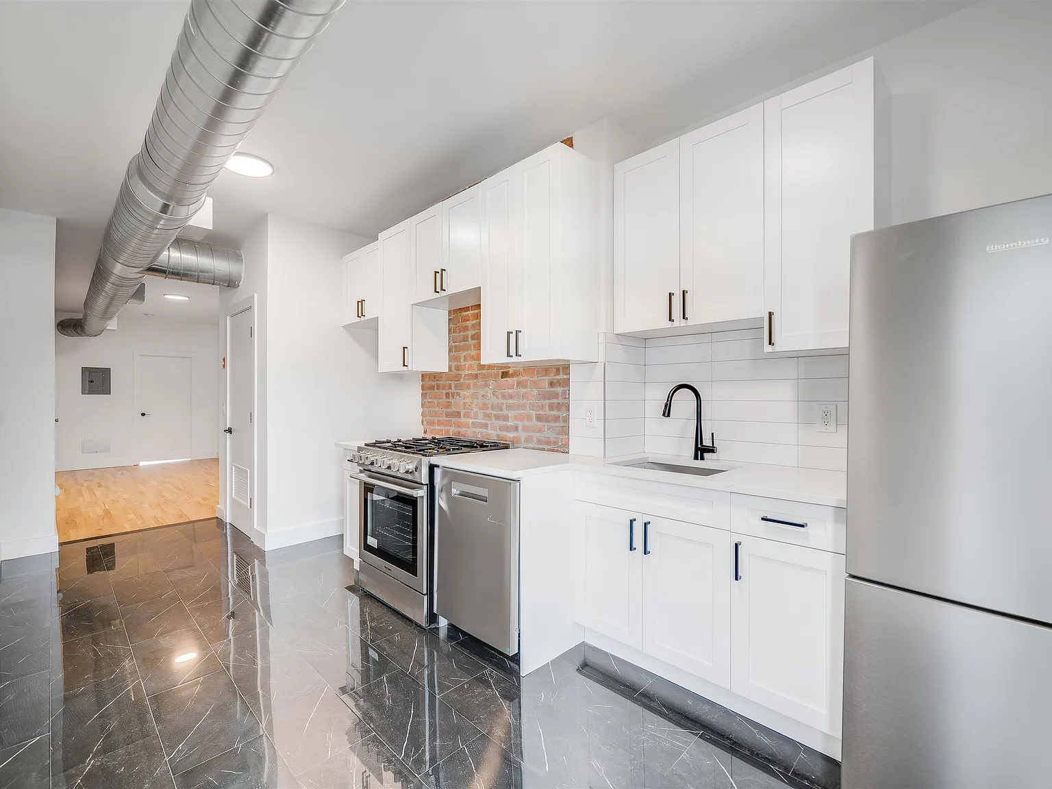 1 bed, 1.0 bath, $3,400 — Photo 3