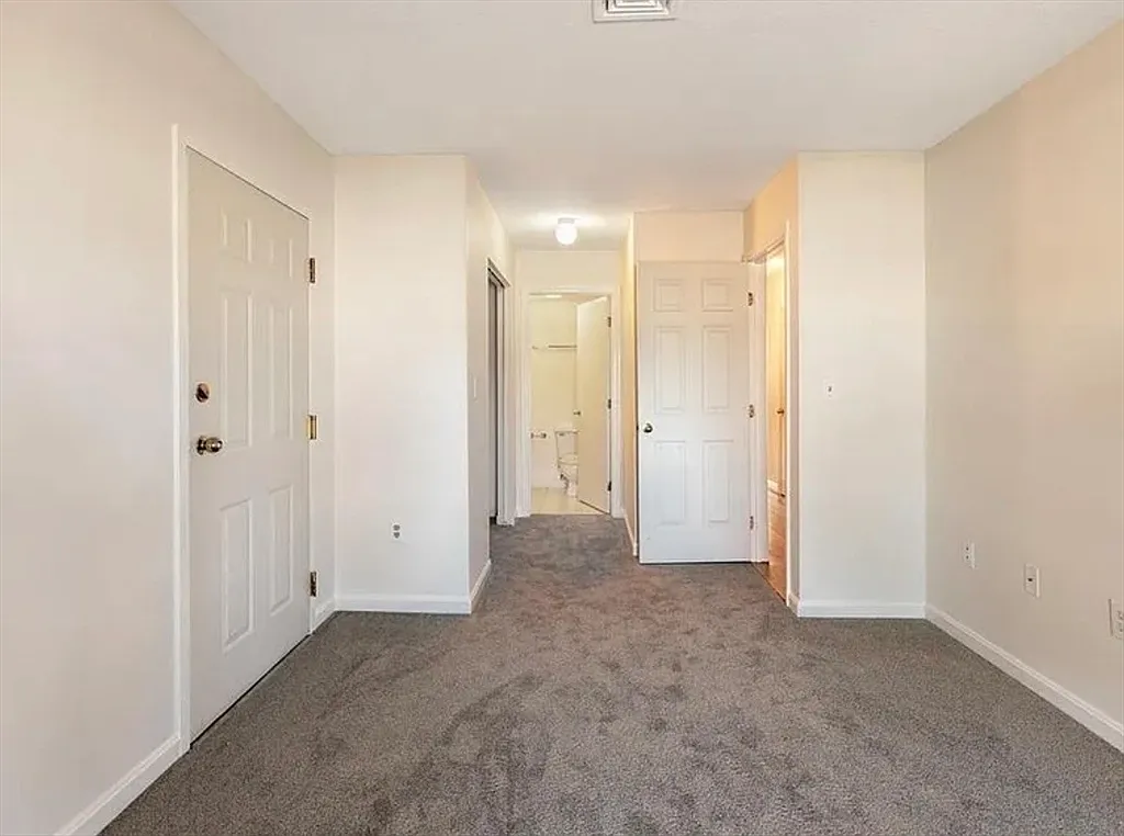 3 bed, 2.0 bath, 1200 sqft, $4,200 — Photo 2