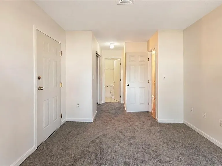 622 Boston Ave #8D — Photo 2