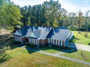 1987 Kennedy Ln, Moss Point, MS 39562