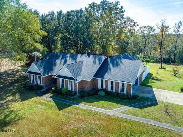 1987 Kennedy Ln, Moss Point, MS 39562