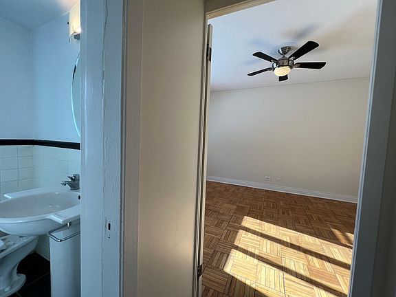 3rd image of 5052 N Marine Dr APT C2