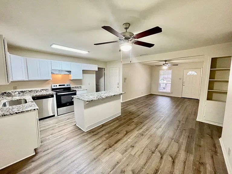 407 Drake Blvd — Photo 6
