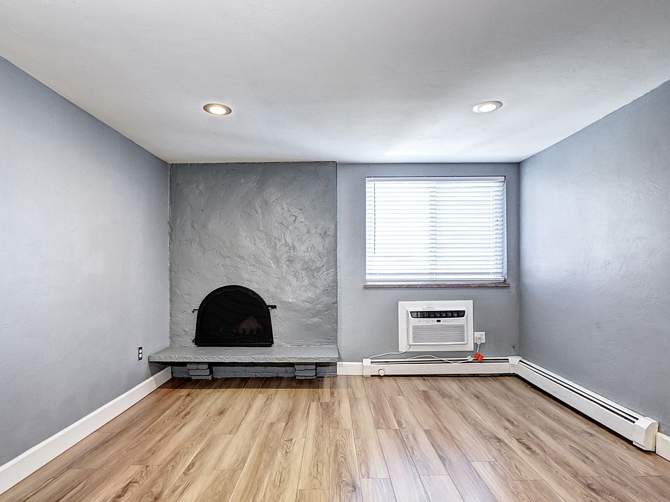 1st image of 1125 N Washington St APT 303