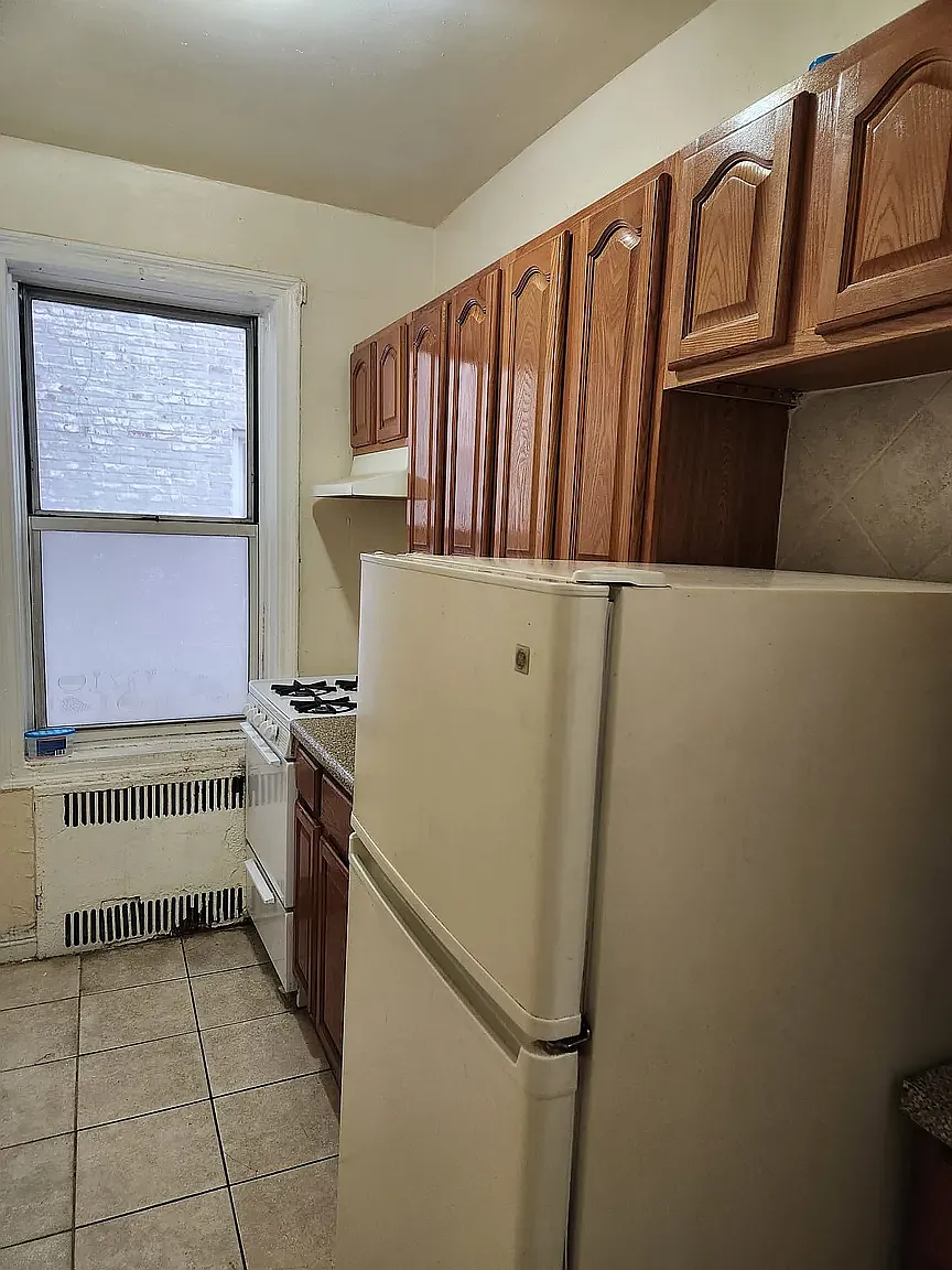 633 East 16th Street — Photo 4
