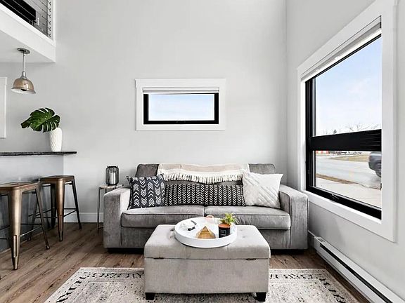 2nd image of 502 Hastings St #12