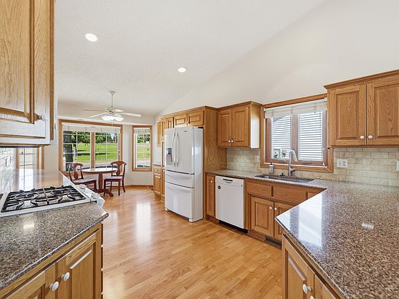 5th image of 1668 Mackubin St