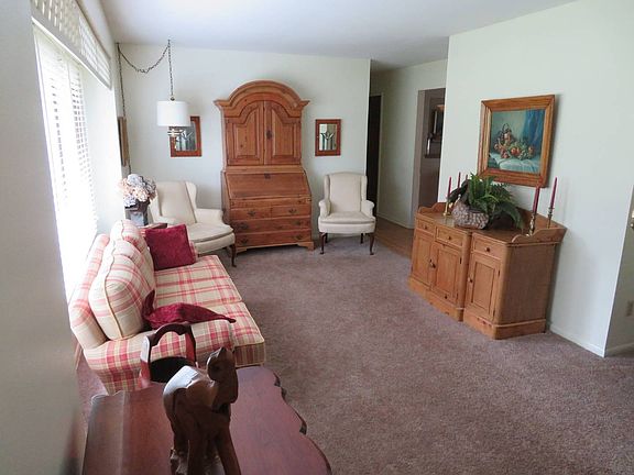 5th image of W213N5445 Kenmore Dr