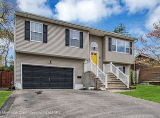 20 East Dr, Toms River, NJ 08753