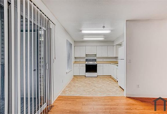 5th image of 468 Park St
