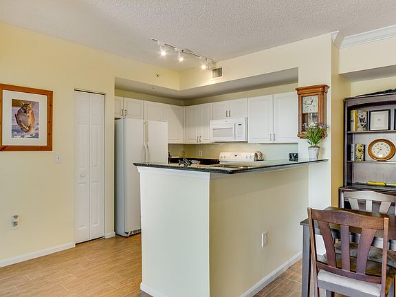 4th image of 630 S Sapodilla Avenue #Ph19/519