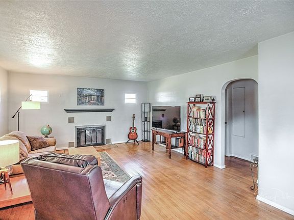 4th image of 3601 Lincolnway E