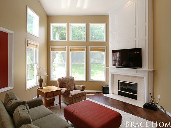 3rd image of 3809 Goodwood Dr SE
