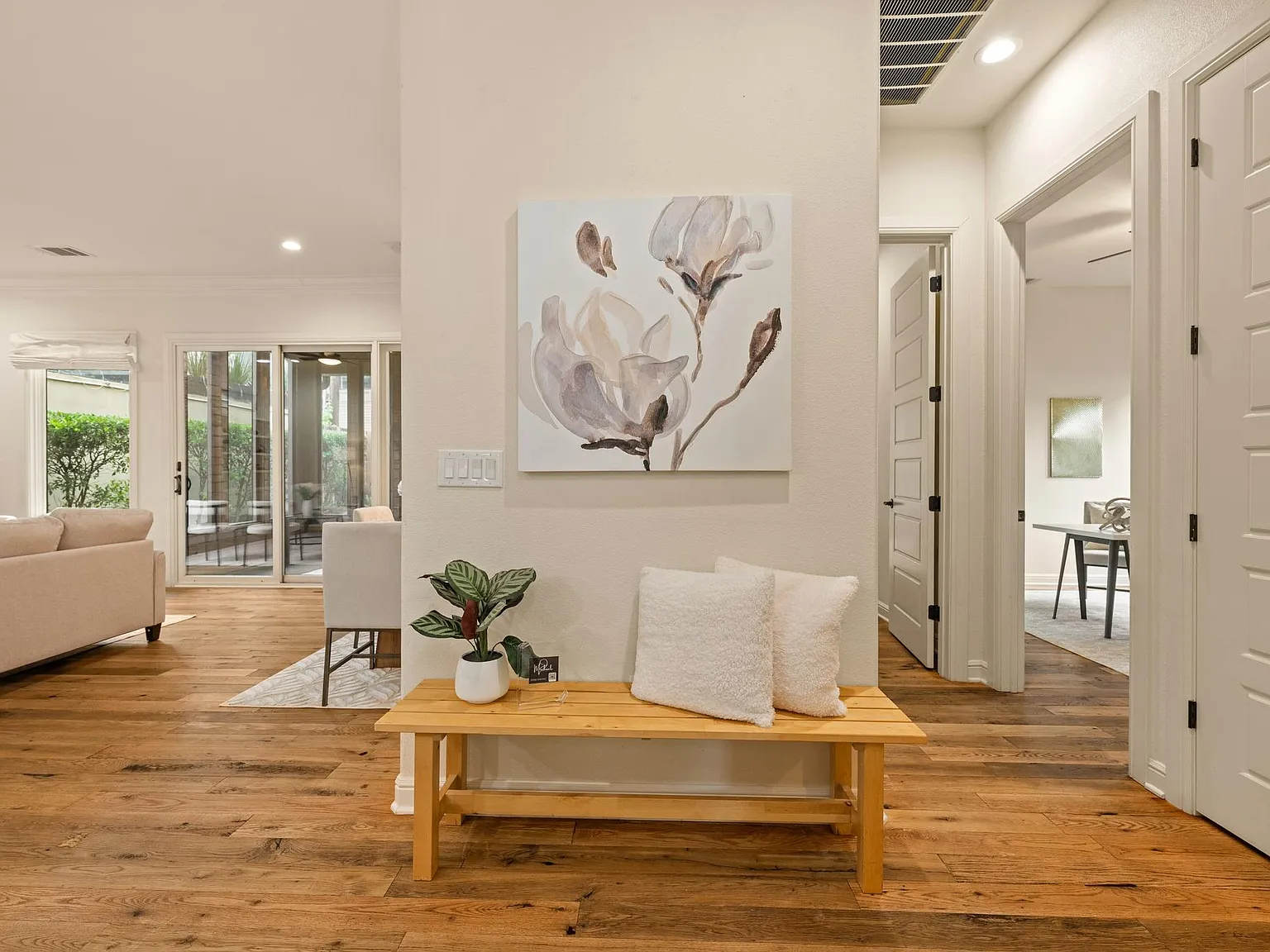 4 bed, 4.0 bath, 2727 sqft, $6,400 — Photo 2