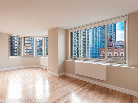 3rd image of 30 W 63rd St APT 16M