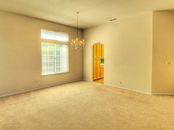 4th image of 275 Keller Cir