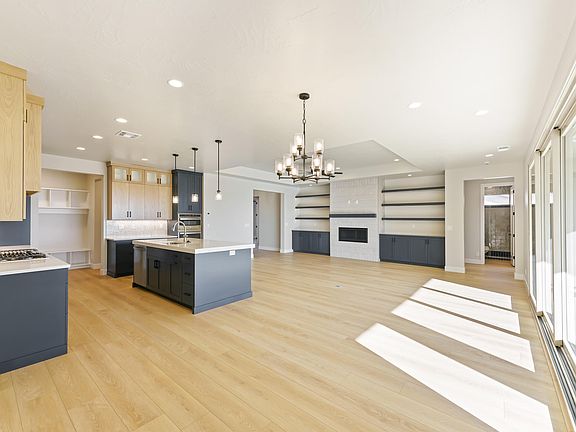 4th image of 1445 N Highland Pkwy #34