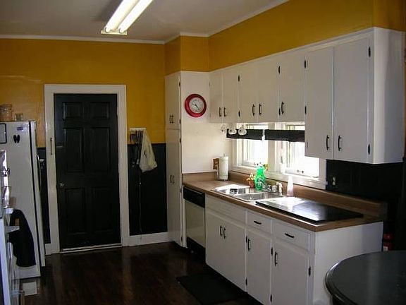 2nd image of 411 Elliott St