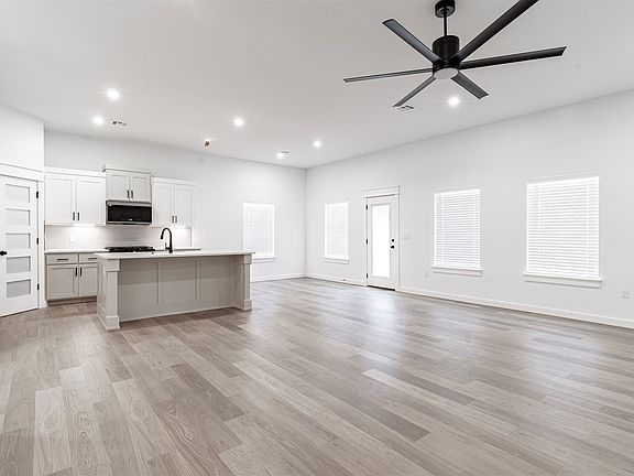 2nd image of 203 S 25th St