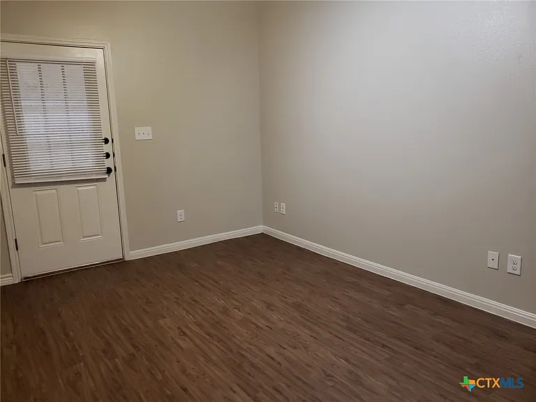 165 S Guadalupe St #211 — Photo 4
