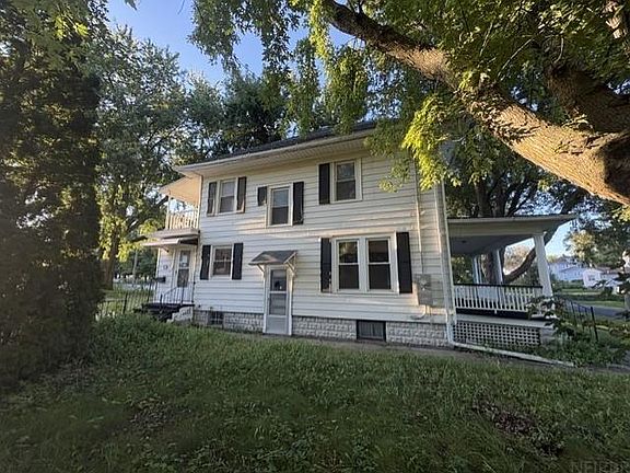 3rd image of 206 2nd St