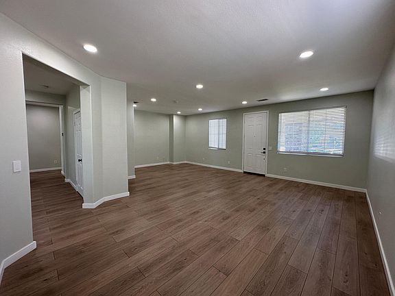 4th image of 3921 Sungate Dr