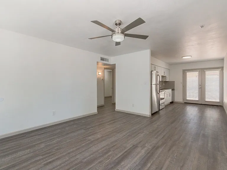 $0 First Month Rent! Remodeled 2 Bed Casita w/ Private Patio, W/D & Pool — Photo 7