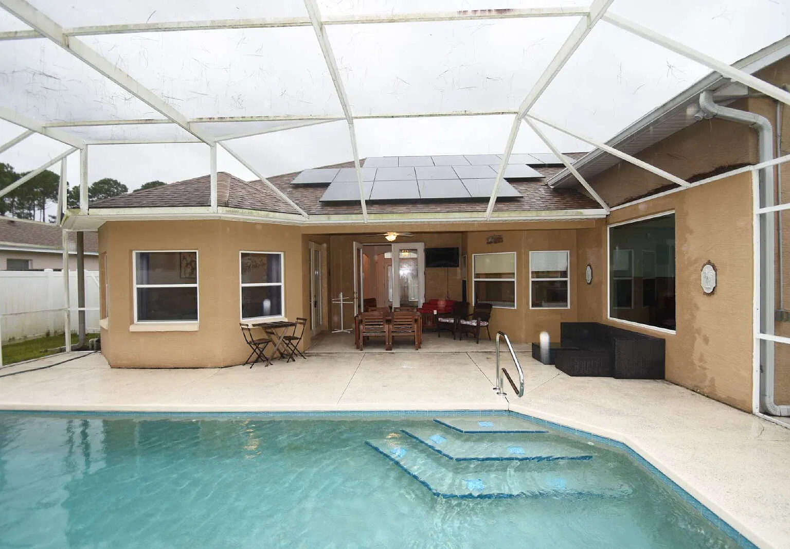 3 bed, 2.0 bath, 2194 sqft, $3,200 — Photo 2