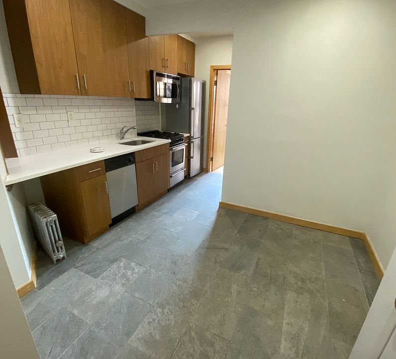1st image of 33 Henry St APT 3