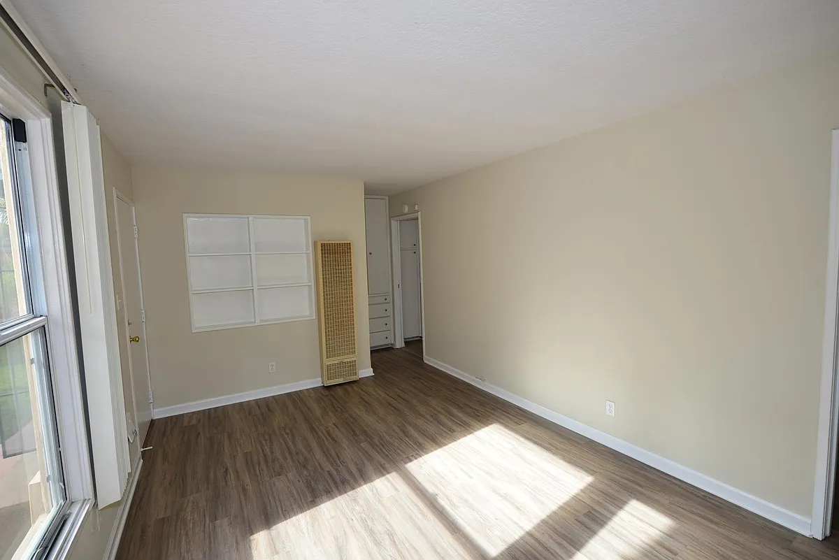 Building Photo - 4075 Arizona St #J