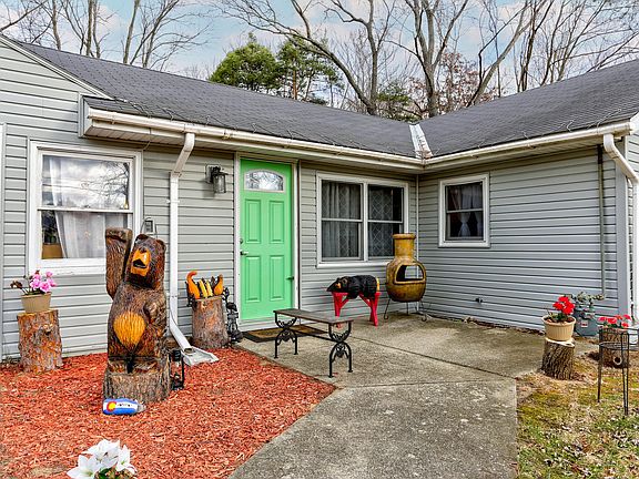 5th image of 387 Felch St