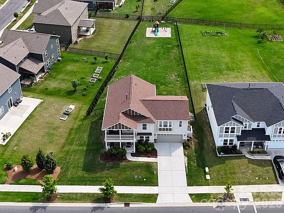 4th image of 1414 Top Flight Dr